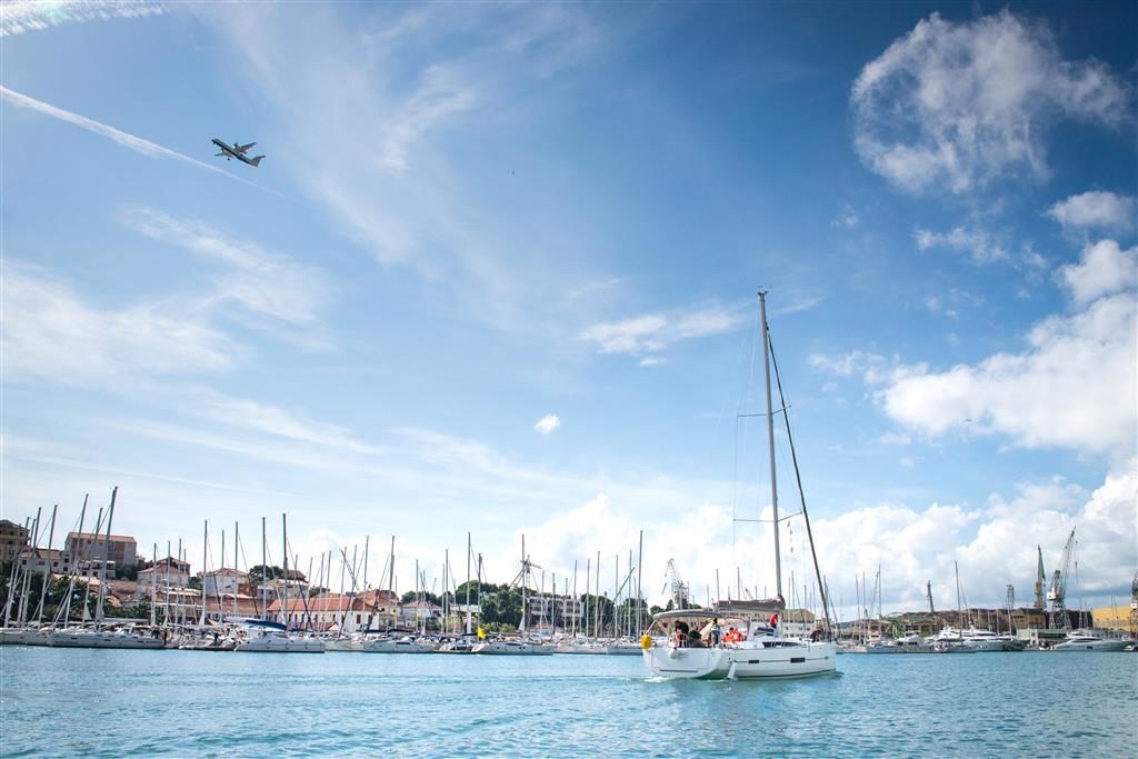 połączenia lotnicze do Chorwacji w sezonie 2024 jacht marina samolot