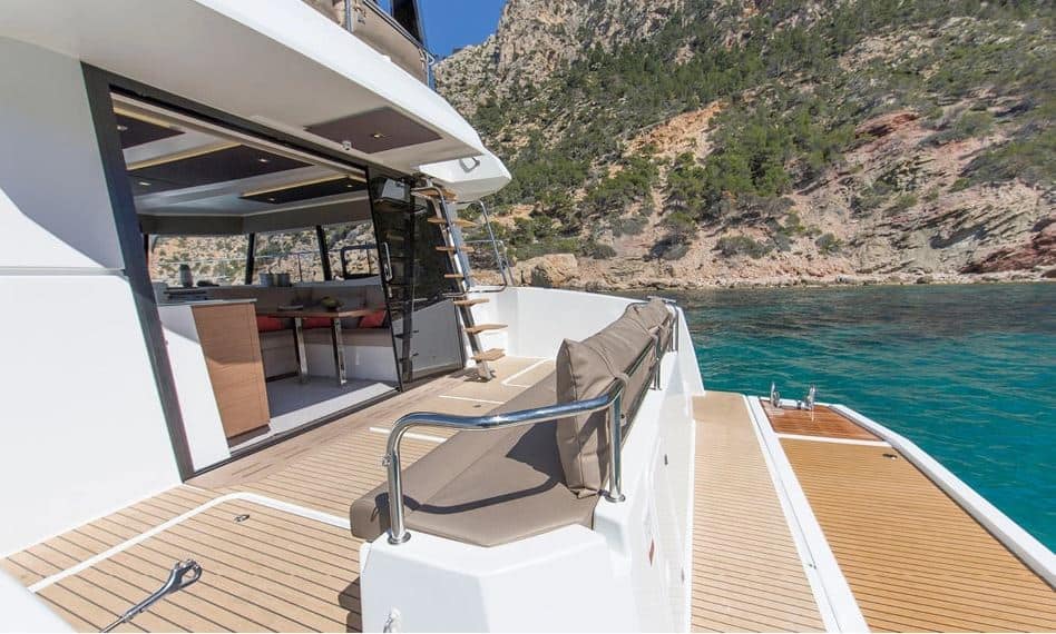 MY 37 rufa Fountaine Pajot