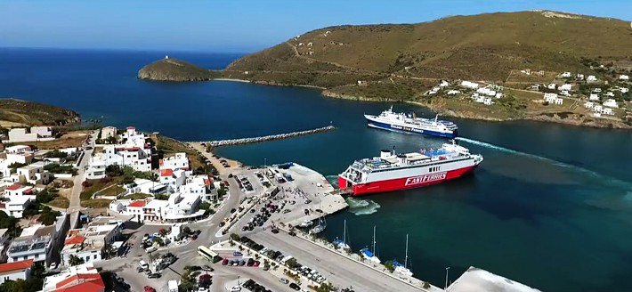 Port Gavrio na Andros