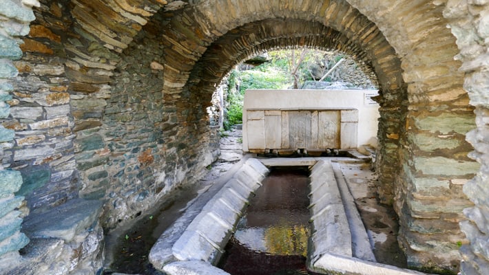 Naturalna pralnia na wyspie Andros