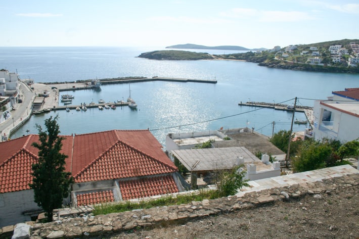 Widok na port Batsi na wyspie Andros