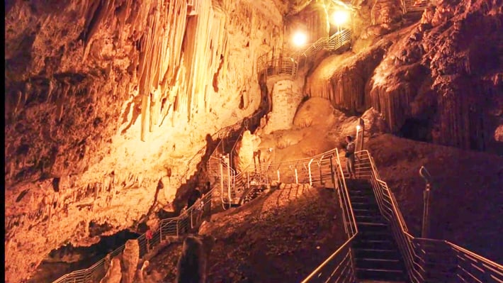 Wnętrze jaskini na Antiparos