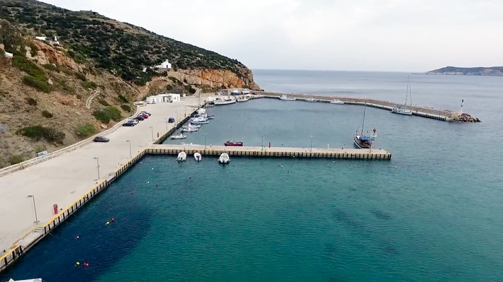 Port w Platys Gialos