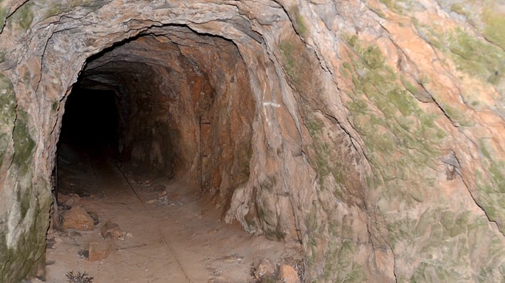 tunel do dawnych kopalnii