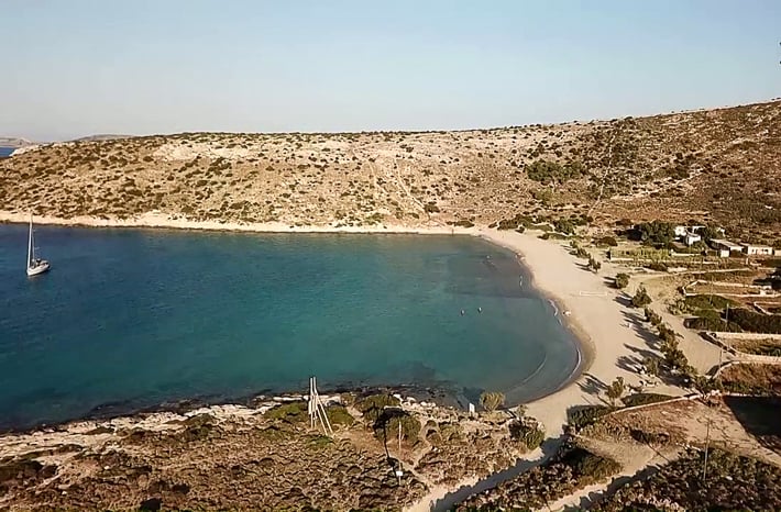 Zatoka Livadi na wyspie Iraklia