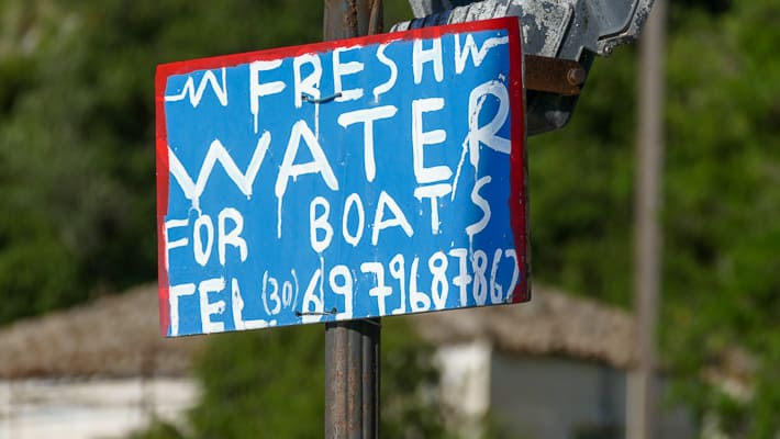 Levkada marina ogłoszenie z wodą