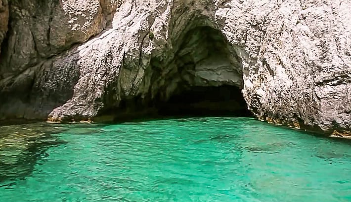 Jaskinia Calypso na wyspie Othonoi