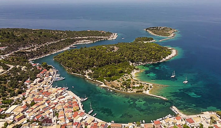 Widok z góry na port Gaios