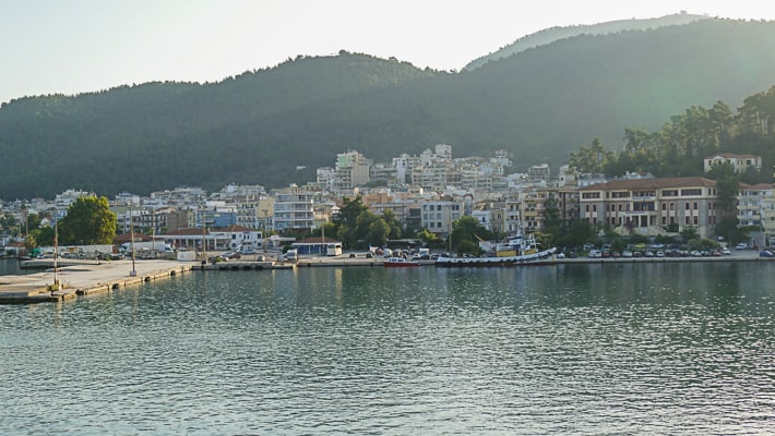 widok na port jachtowy w Igoumenitsa