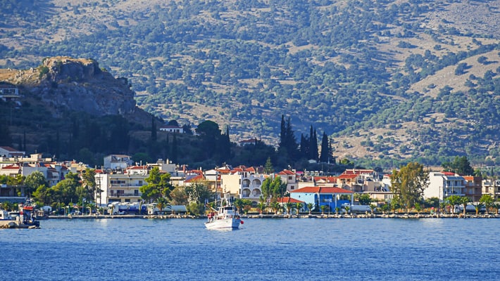 Widok na Astakos z morza