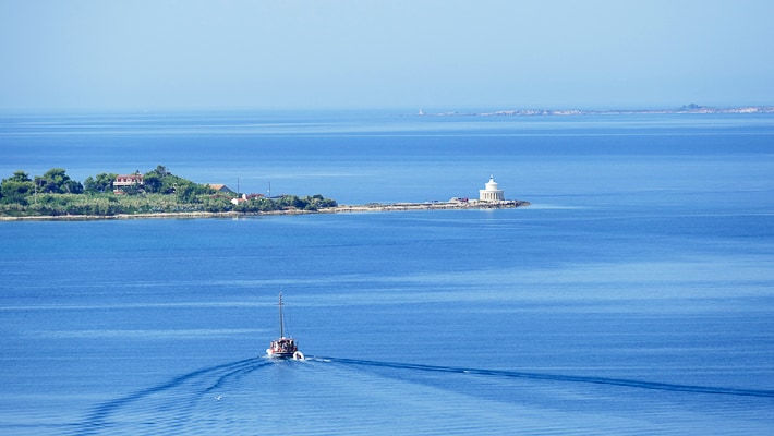 widok na latarnię morską w Argostoli