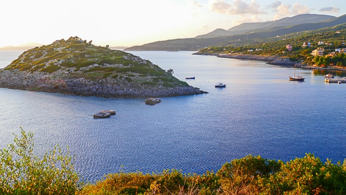 widok na wejście do portu Aghios Nikolaos