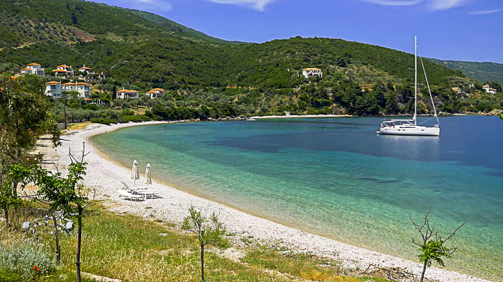 Zatoka z plażą Glifa na Alonnisos