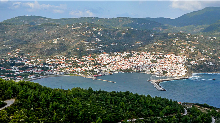 panorama portu w Skopelos