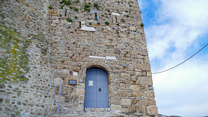 wejście do zamku Chora