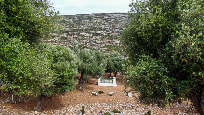grobowiec poety żołnierza na południu Skyros