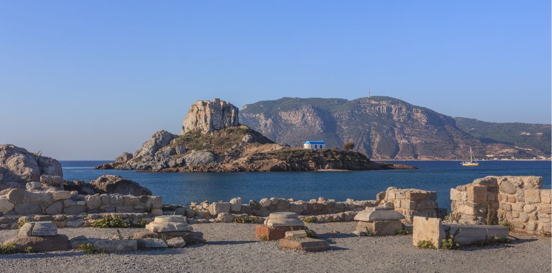 widok na wyspę Kastri z wyspy Kos na Dodekanezie