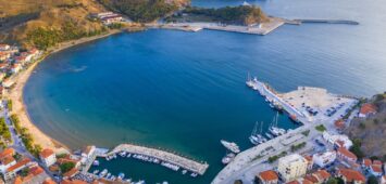widok z góry na port Myrina wyspa Limnos