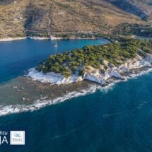 Zatoka Aliki i półwysep ze stanowiskiem archeologicznym