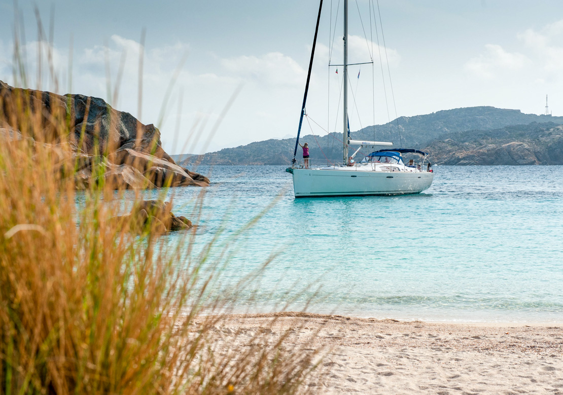 jacht plaża zatoka Tahiti wyspa Caprera