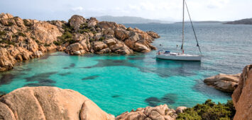 jacht zatoka Tahiti wyspa Caprera