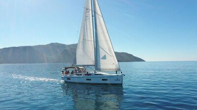 Bavaria C42 Fiesta - zdjęcie