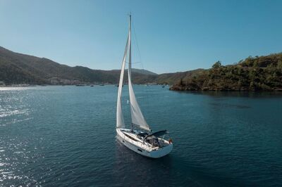 Bavaria C38 Arinna - zdjęcie