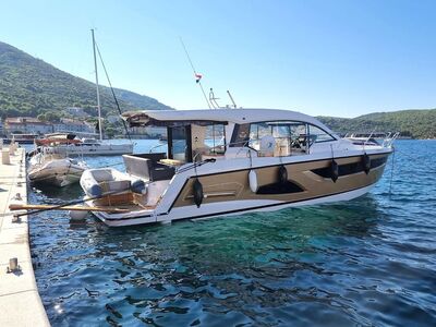 Sealine C390 Tireless - zdjęcie