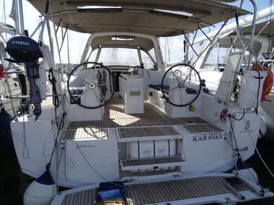 Oceanis 38 Karavas - zdjęcie