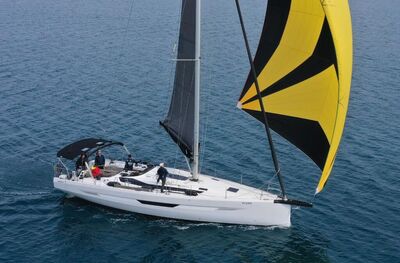 Elan E6 Sailing Grace - zdjęcie